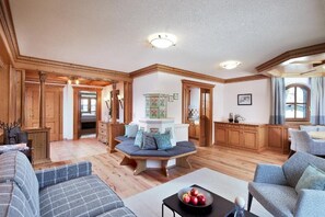 Superior Apartment, 2 Bedrooms, Balcony, Mountain View | Living area - Hotel Gletscherblick (Sankt Anton am Arlberg)
