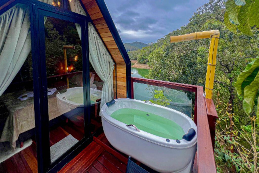 Premium Chalet, Lake View | Outdoor spa tub