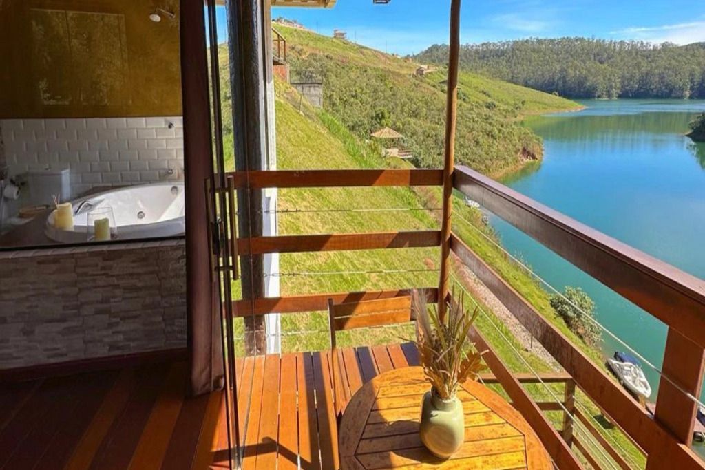 Luxury Chalet, Lake View | Property grounds