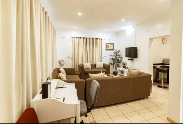 Interior - Delightfully peaceful 2-bedroom cottage, in a cul-de-sac in leafy Mount Pleasant (Harare)