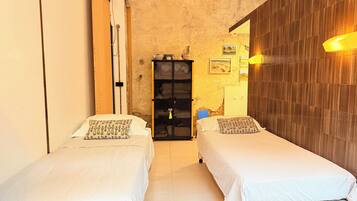 2 bedrooms, iron/ironing board, WiFi (free), bed sheets