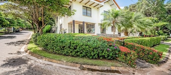 Private Pool, Luxe Patio: 4BR Carrillo Villa