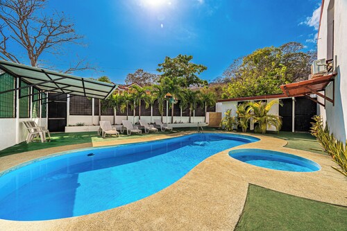 Playas del Coco Condo w/ Pool: Walk to Beach!