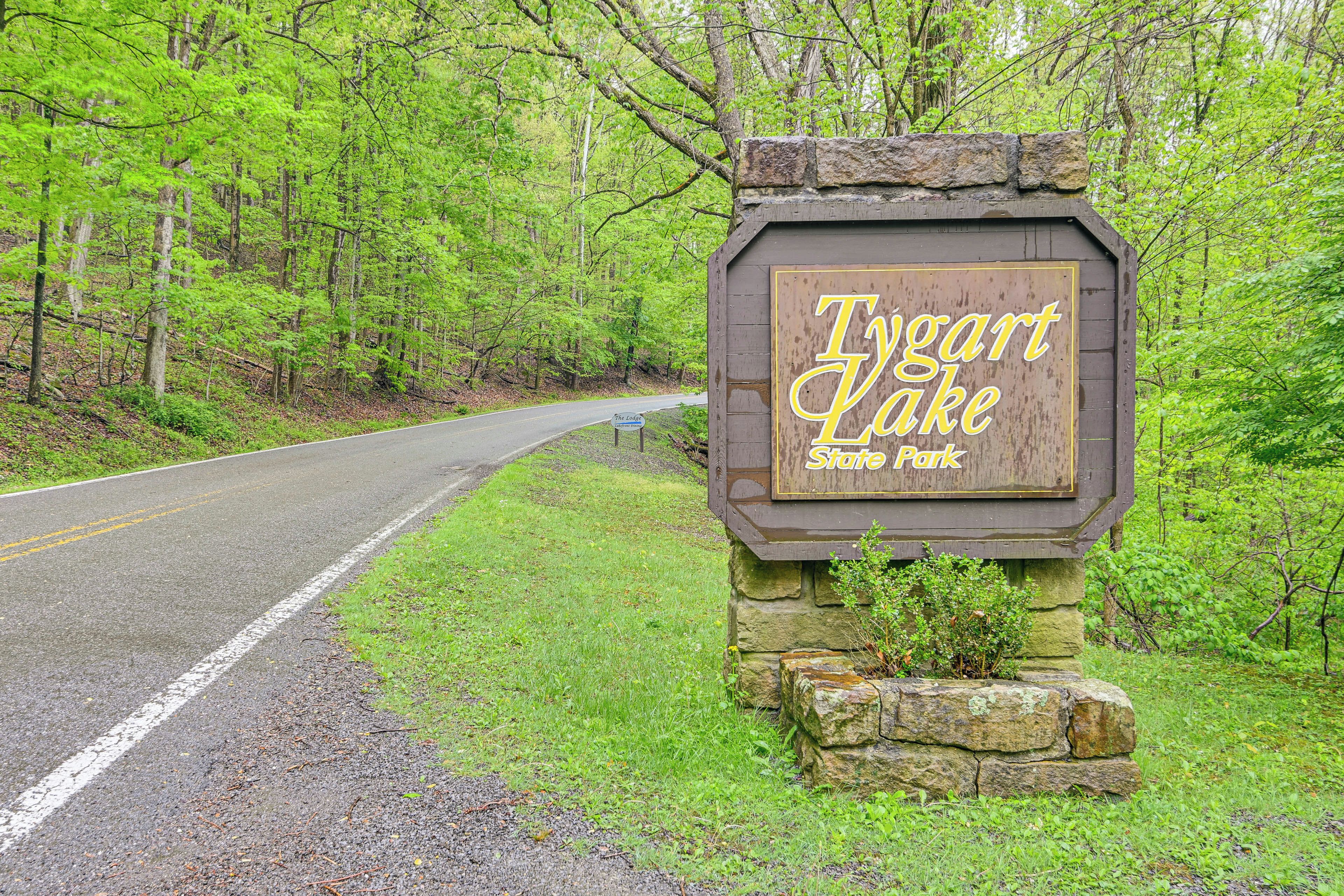 A wooden sign with the text 'Tygart Lake State Park' indicating the location.