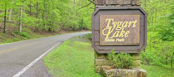 Walk to Main Street! Cozy Grafton Cottage