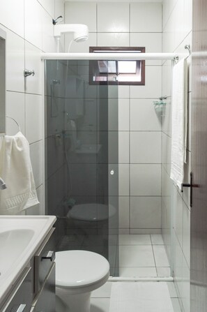 Bathroom - Cozy house with air conditioning in the Country. (Cascavel)
