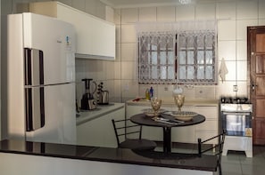 Private kitchen - Cozy house with air conditioning in the Country. (Cascavel)