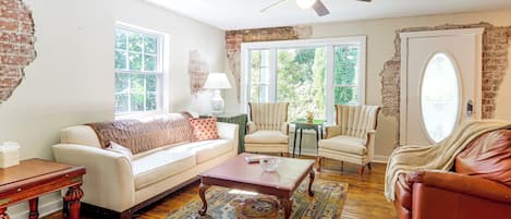 House (3 Bedrooms) | Front of property