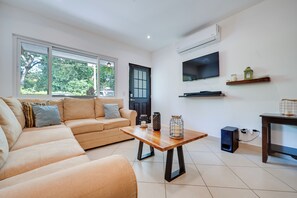 A living room with a sofa, a coffee table, a TV, and a speaker. - 4 Mi to Beach! Playa Grande Apartment (Cabo Velas)
