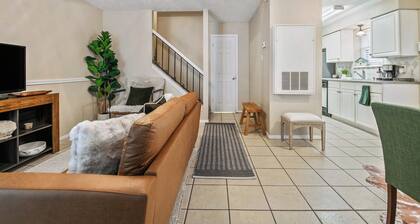 2 Mi to Campus! College Station Condo w/ Pool