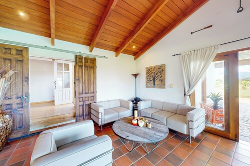 Mtn-view Farmhouse w/ Pool in Atenas
