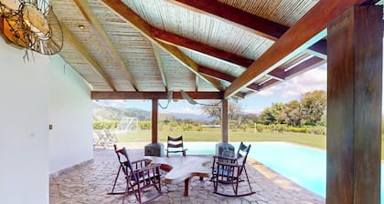 Mtn-view Farmhouse w/ Pool in Atenas