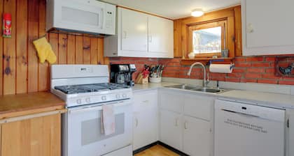 Carley House Too: Pet Friendly, Hot Tub, Fire Pit!