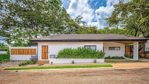 A modern two-story house with a flat roof, a small front porch, and a well-maintained garden. - Modern 4BR Family Home w/ Pool in Tamarindo (Tamarindo)