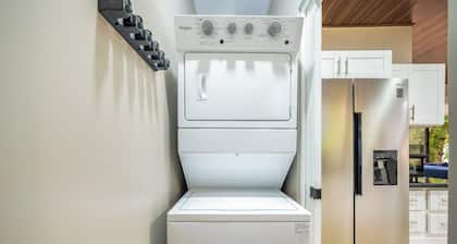 5 Mi to Ocean: 2-unit Gold Coast Getaway!