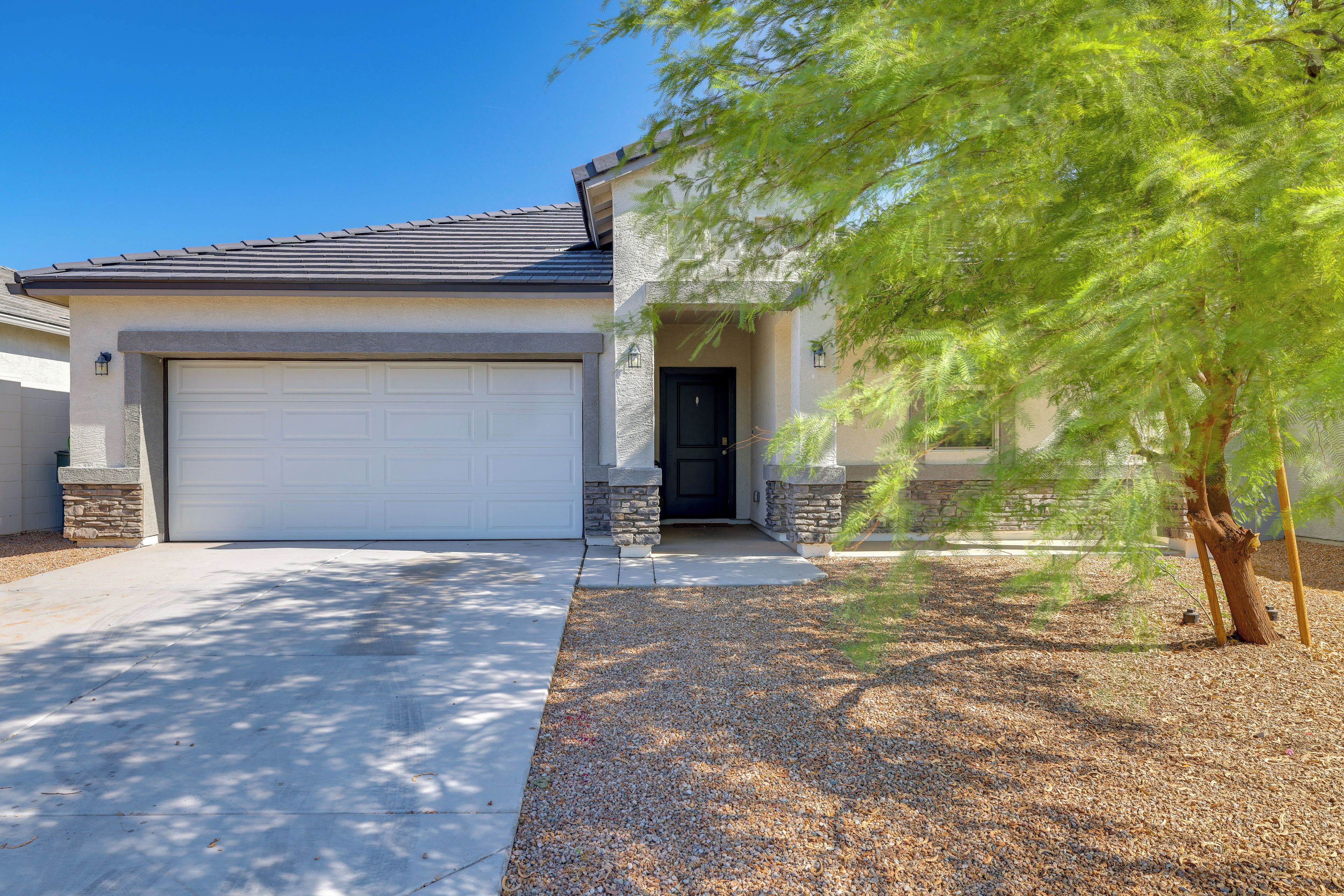 House (4 Bedrooms) | Front of property