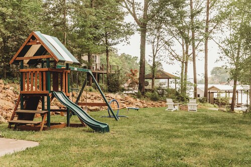 Cove Living! Lake Gaston Home w/ Dock & Bar
