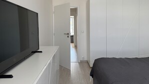 Room - Apartment Sleeps 6 With Parking (Prague)
