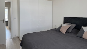 Room - Apartment Sleeps 6 With Parking (Prague)