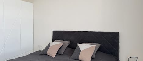 2 bedrooms, iron/ironing board, WiFi (free), bed sheets