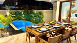 Outdoor dining - 3-bedroom/3-bathroom Villa with private Pool in Seminyak (Badung)
