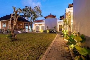 Unclassified image, 3 of 19, button - 3-bedroom/3-bathroom Villa with private Pool in Seminyak (Badung)