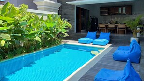 Pool - 3-bedroom/3-bathroom Villa with private Pool in Seminyak (Badung)