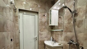 Bathroom - Beach 1 bedroom apartment in Varna with AC (Varna)