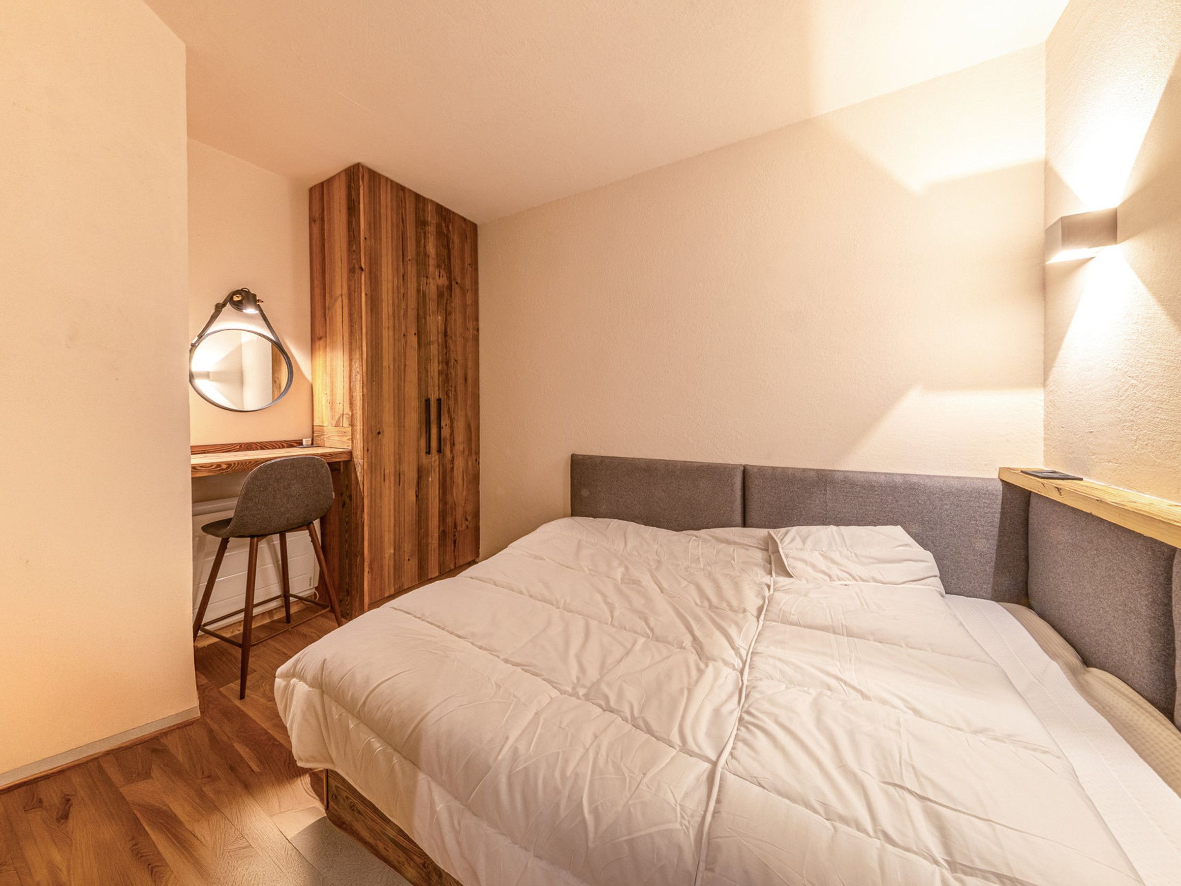 WiFi (free), bed sheets
