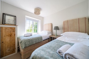 2 bedrooms - Nature-wrapped cottage on private Cotswold estate (Rodmarton)