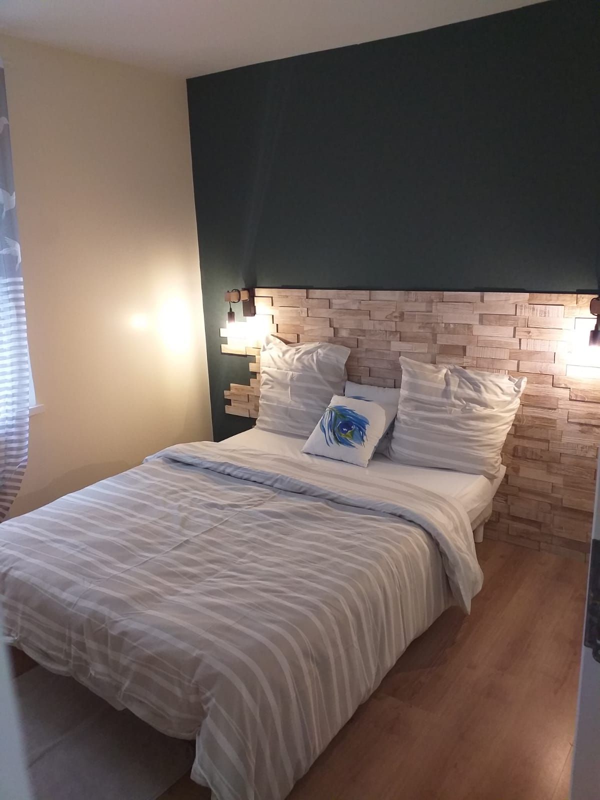 WiFi, bed sheets