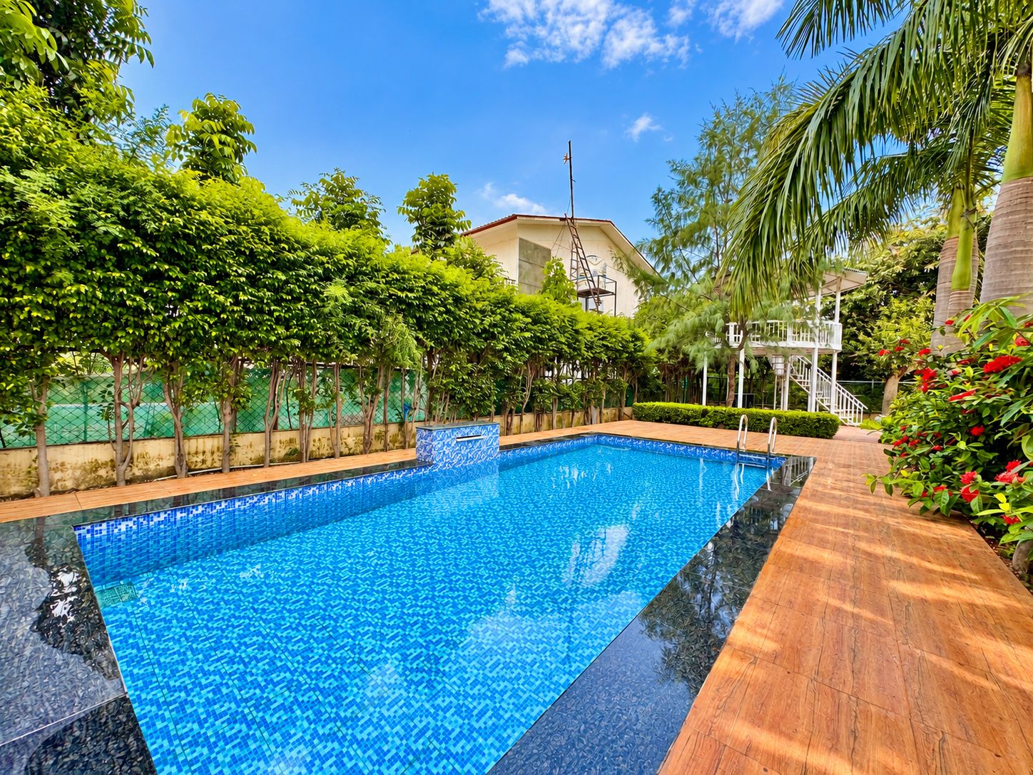 Seasonal outdoor pool