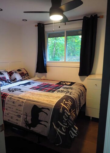 Beautiful 3 Bedroom Cottage (plus Bunky) on Lake Muldrew