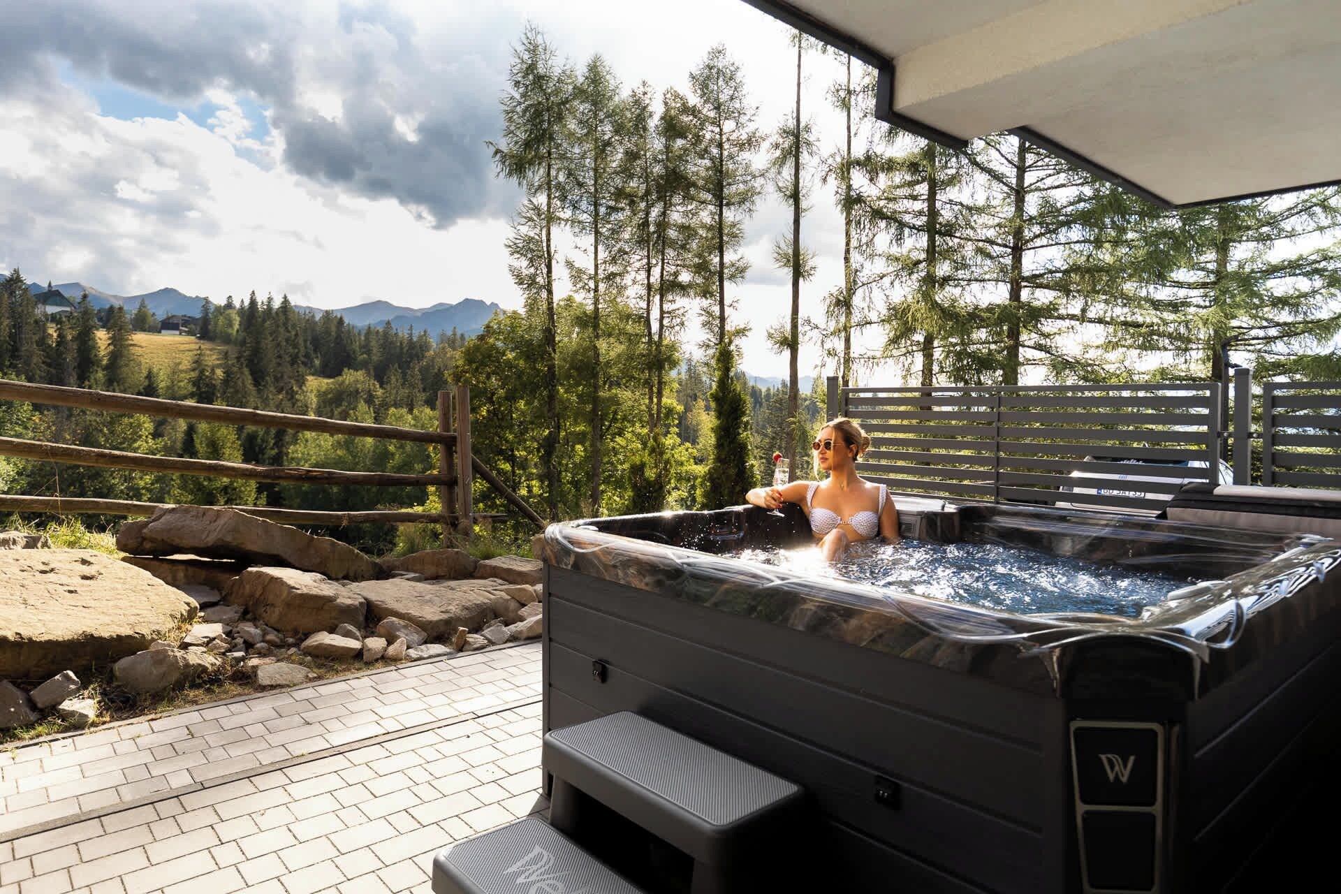 Na terenie obiektu dostępne jest jacuzzi za dodatkową opłatą 150 PLN za pobyt. Chęć skorzystania należy zgłosić obiektowi.