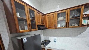 Private kitchen - Kate Apartment DSM–2BR, Private (Unit A) Near JNIA (Dar es Salaam)