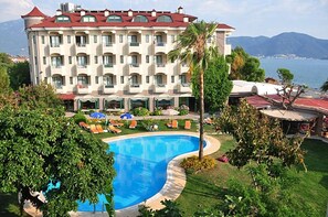 Hồ bơi ngoài trời phục vụ theo mùa 
