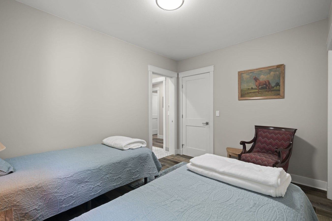 Iron/ironing board, travel crib, WiFi, bed sheets