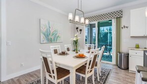 dining area - ref 900. 4 bedroom Cape Coral waterfront villa. Own pool (Cape Coral)