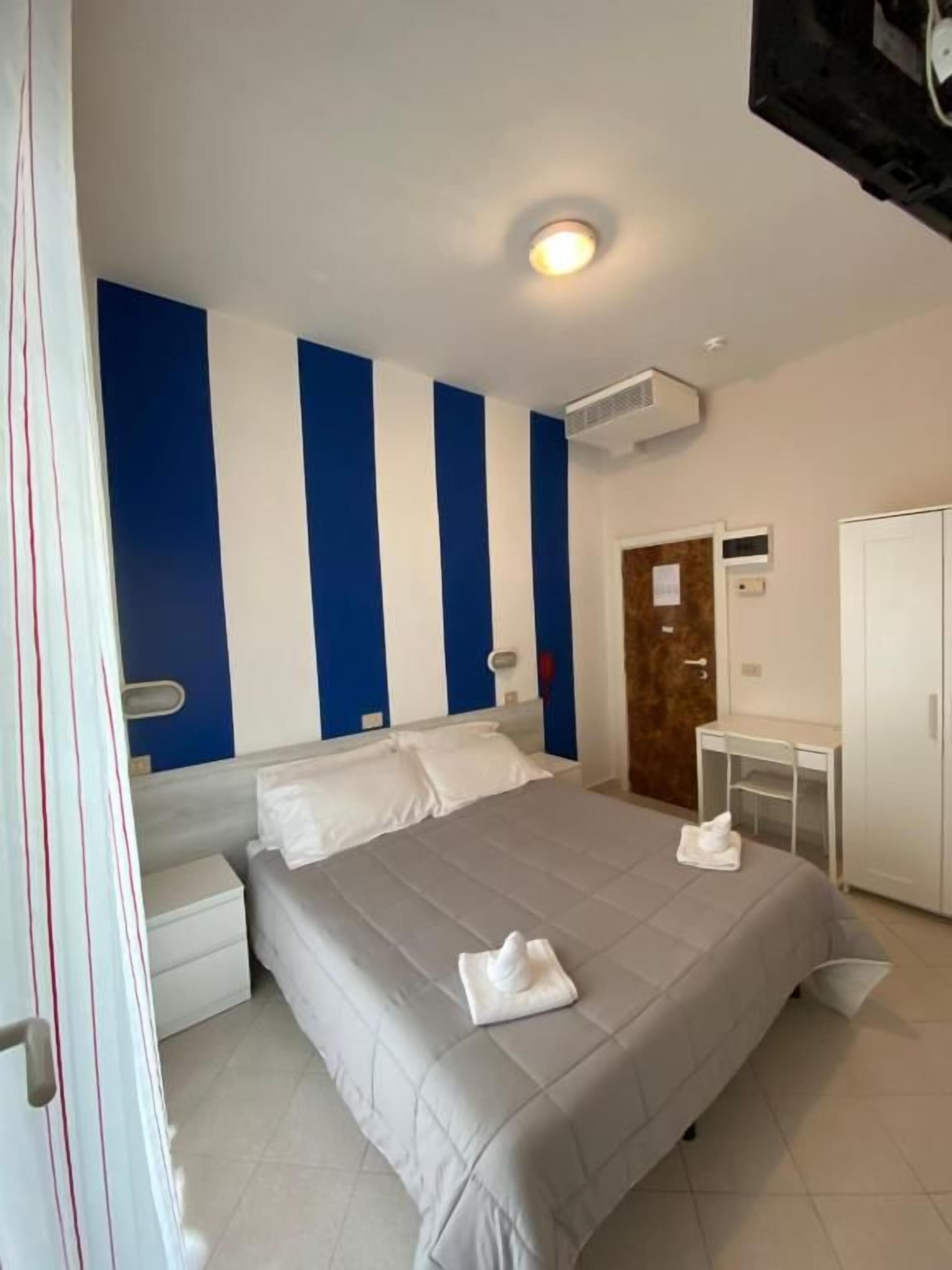 In-room safe, free WiFi