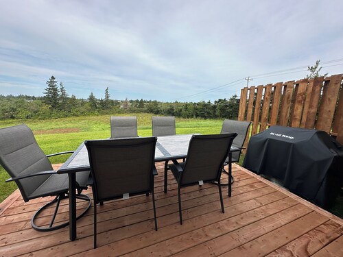 North Shore Getaway in Stanley Bridge- Pool Access, Minutes To Beaches & Golf