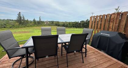 North Shore Getaway in Stanley Bridge- Pool Access, Minutes To Beaches & Golf