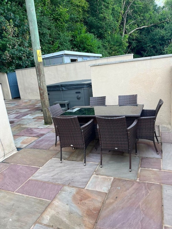Unclassified image, 1 of 39, button - Entire Executive home singles, couples, groups. (Bridgend)