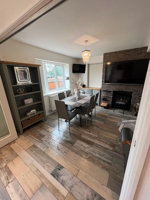 Unclassified image, 5 of 39, button - Entire Executive home singles, couples, groups. (Bridgend)