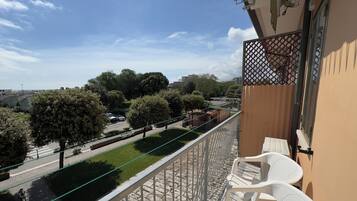 Apartment (1 Bedroom) | Balcony
