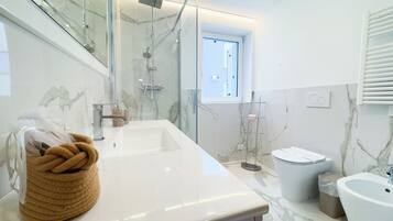 Apartment (1 Bedroom) | Bathroom