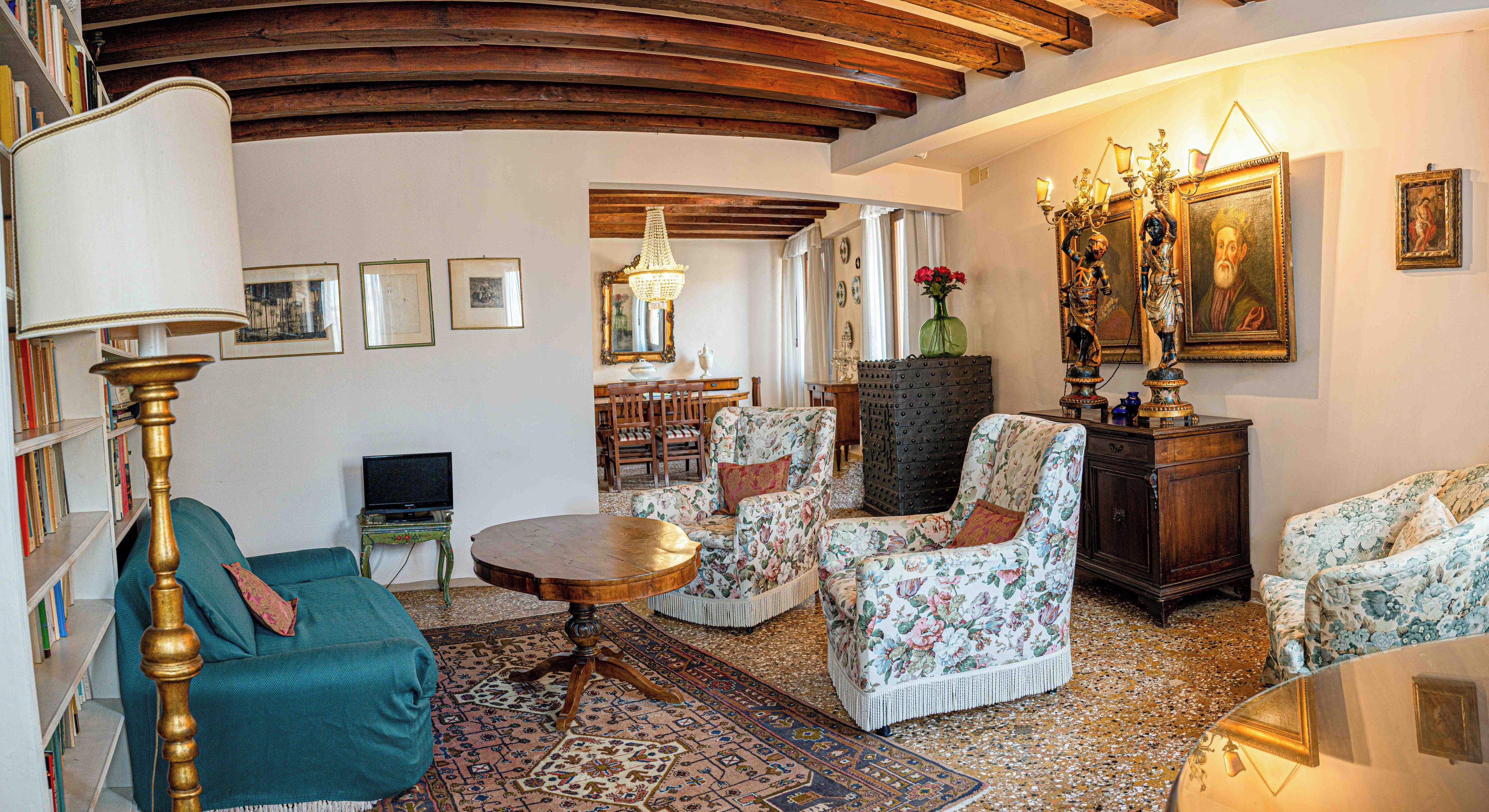 Apartment (2 Bedrooms) | Living area | TV