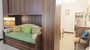 A room with a bed, a desk, and a chair. - Apartment Near Biennale Theatre by Ca-sa Check (Venice)