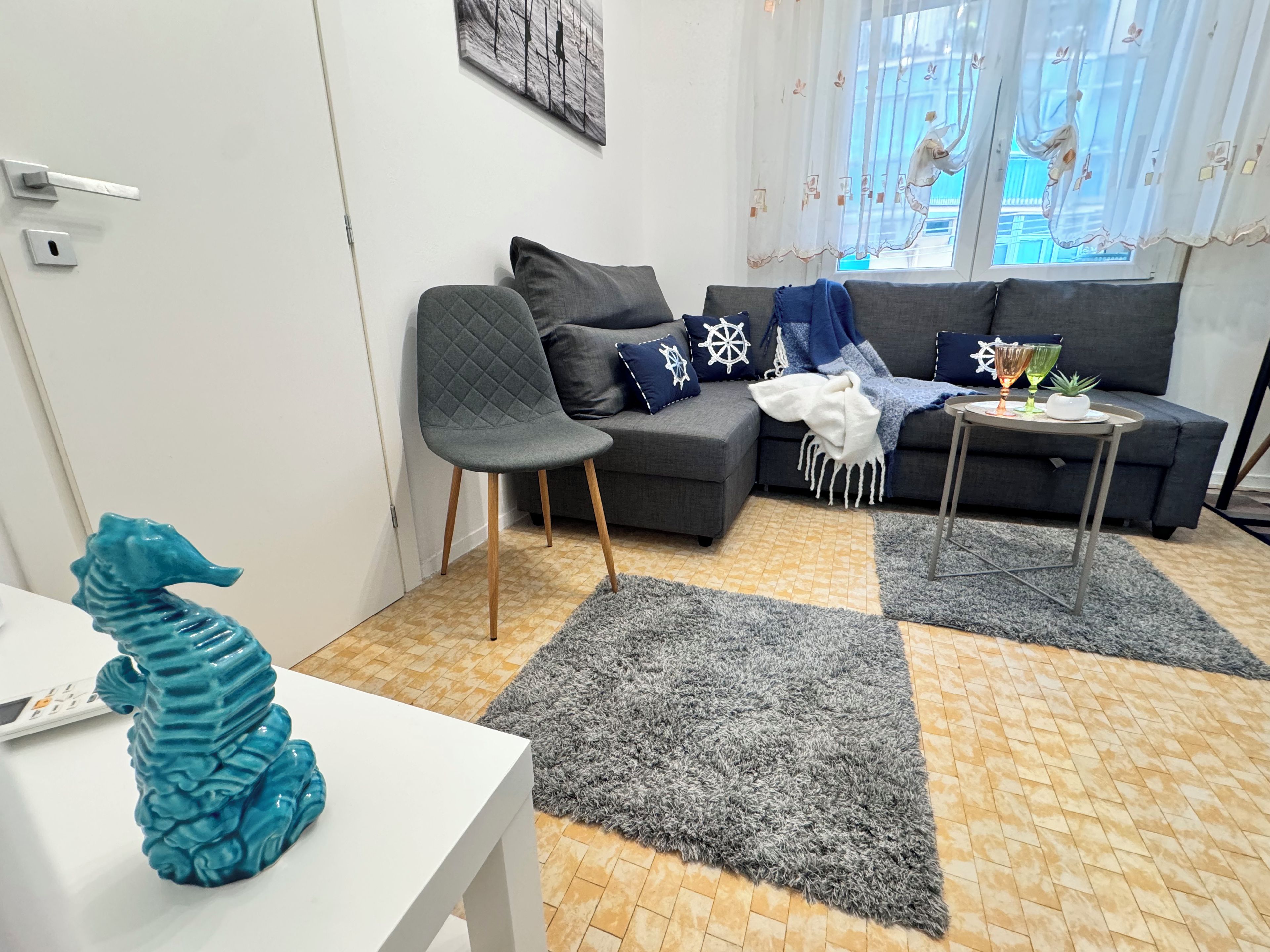 Apartment (2 Bedrooms) | Living area