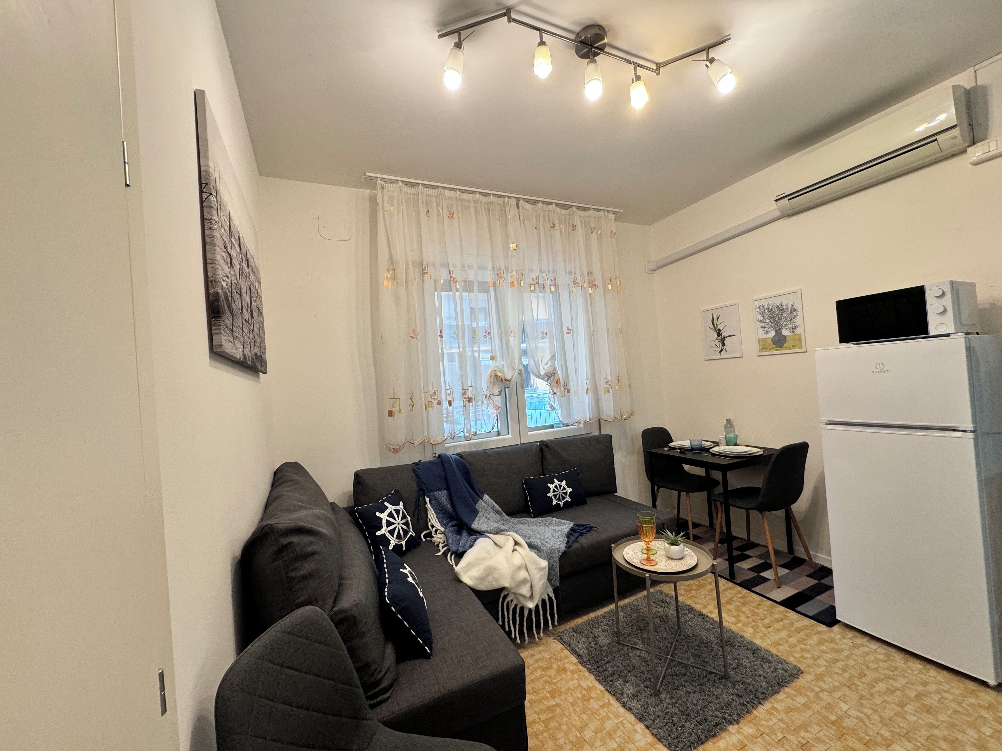 Apartment (2 Bedrooms) | Living area