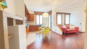 Lejlighed (2 Bedrooms) | Opholdsområde | Tv
